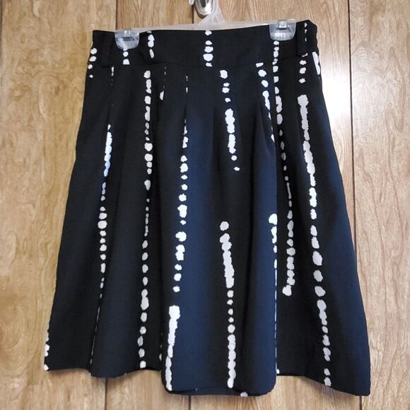 Worthington | Full Skirt | Black with White Pattern | Size 4 - Picture 1 of 4